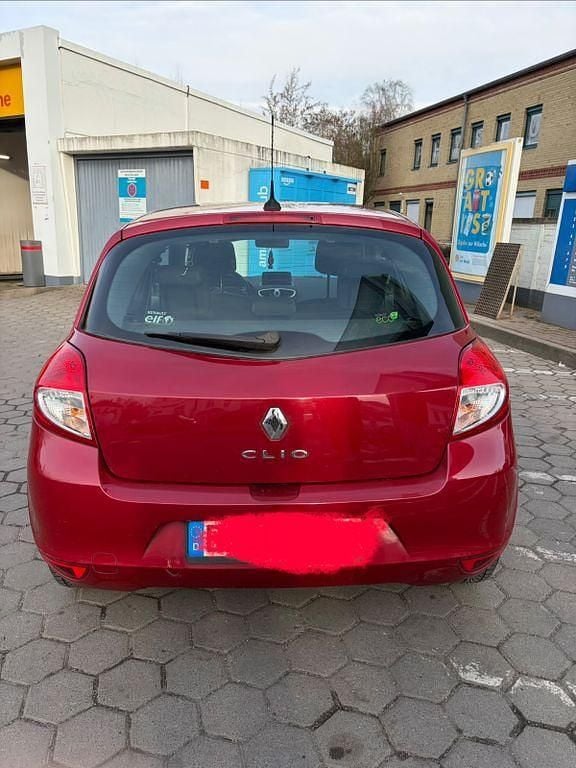 Gebraucht Renault Clio III 75 PS (55 kW) 2010 Rot Limousine
