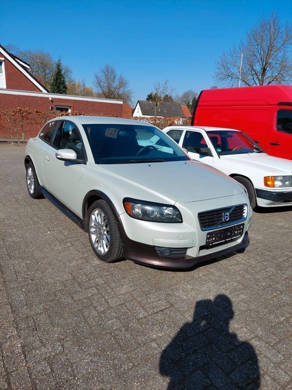 Grau Gebraucht 2007 Volvo C30 Momentum Kleinwagen | 2.999 € (Fairer Preis) - Bild 1/3