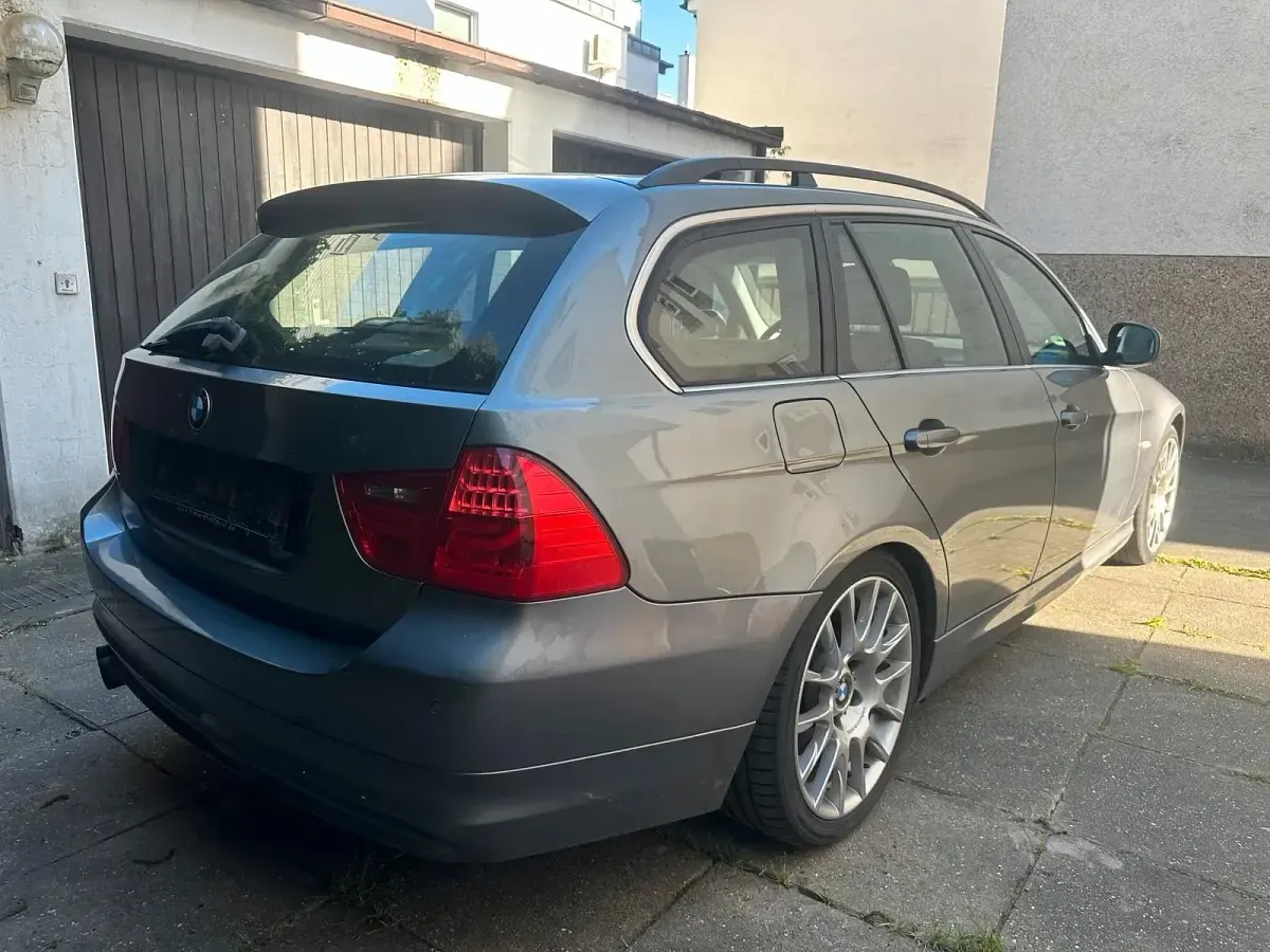 Brugt BMW 325 218 HK (160 kW) 2009 Grå Stationcar