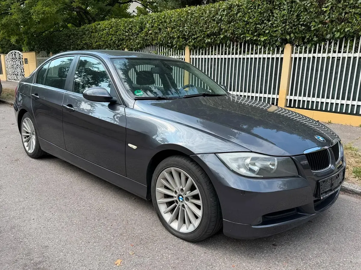 Gebraucht BMW 318 130 PS (95 kW) 2007 Grau Limousine