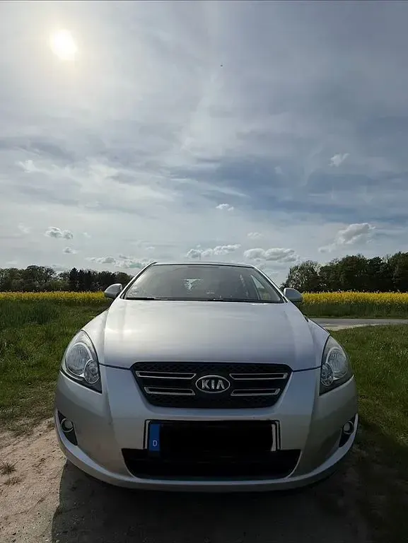 Gebraucht Kia Ceed 143 PS (105 kW) 2009 Silber Kleinwagen