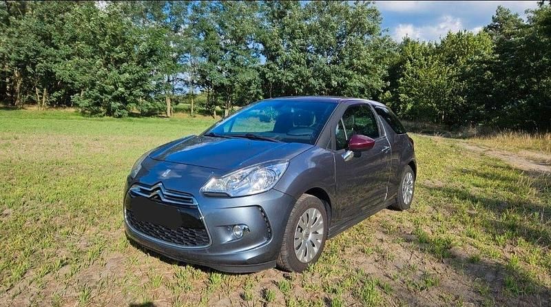 Grau Gebraucht 2011 Citroën DS3 So Chic Limousine | 6.100 € (Guter Preis) - Bild 1/4