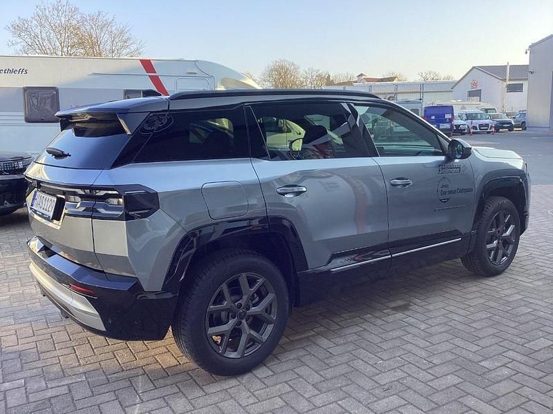 Neu Jeep Compass Summit 136 PS (100 kW) 2026 Yosemite grey SUV