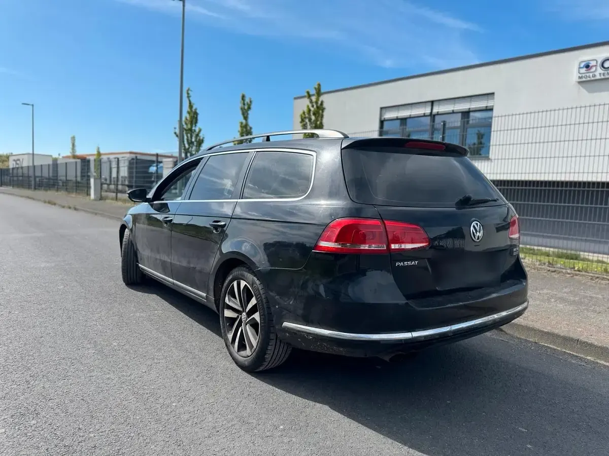Usata VW Passat 140 CV (102 kW) 2012 Nero Station wagon