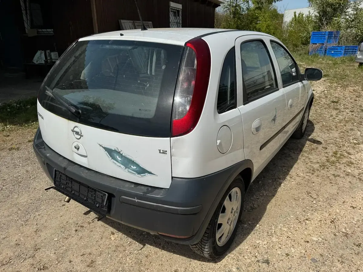 Usata Opel Corsa 75 CV (55 kW) 2004 Bianco Utilitaria
