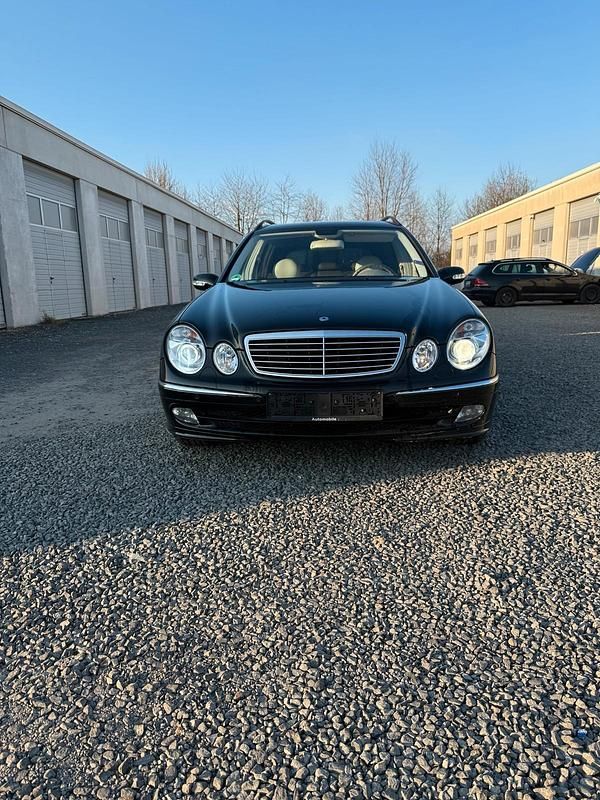Schwarz Gebraucht 2004 Mercedes E320 Kombi | 3.500 € (Fairer Preis) - Bild 1/4