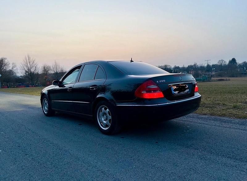 Gebraucht Mercedes E200 122 PS (89 kW) 2004 Schwarz Limousine