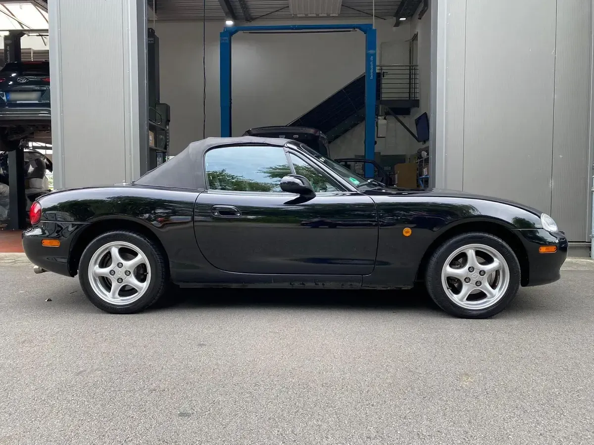 Gebraucht Mazda MX5 110 PS (80 kW) 2001 Schwarz Cabrio