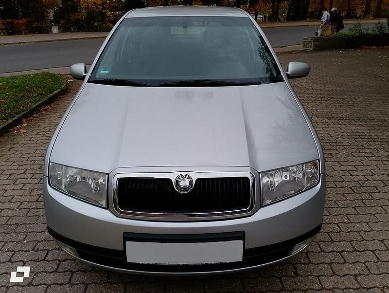Silber Gebraucht 2001 Skoda Fabia Elegance Limousine | 1.900 € (Etwas zu teuer) - Bild 1/4