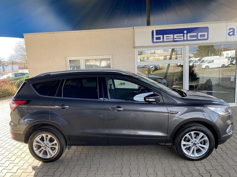 Gebraucht Ford Kuga Titanium 150 PS (110 kW) 2018 Magneticgrau (metallic) (grau) SUV
