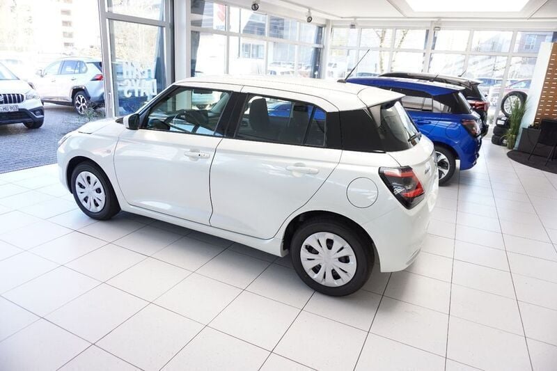Neu Suzuki Swift Club 83 PS (61 kW) 2025 Weiß Kleinwagen