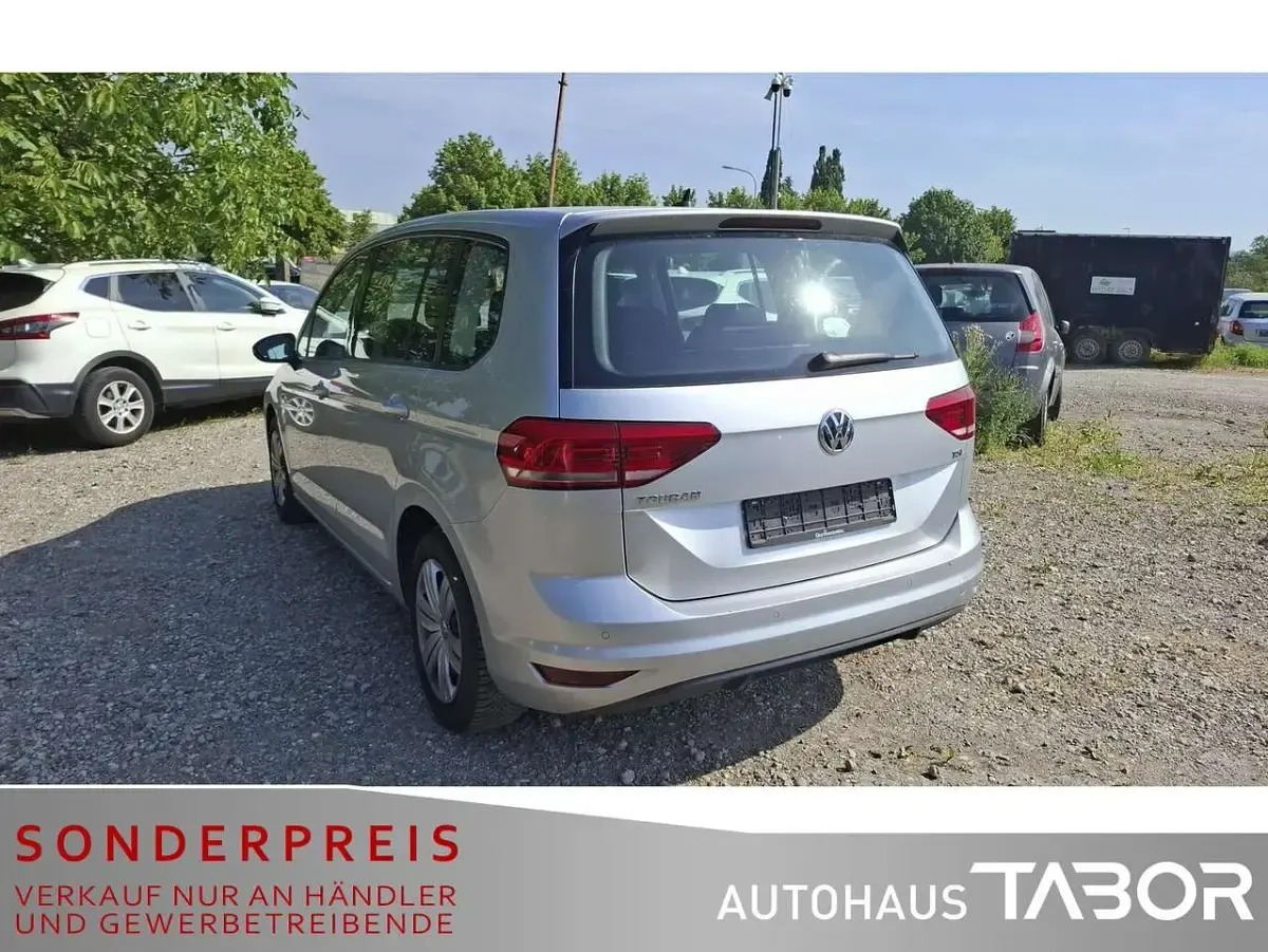 Gebraucht VW Touran 110 PS (80 kW) 2017 Silber Van / Kleinbus