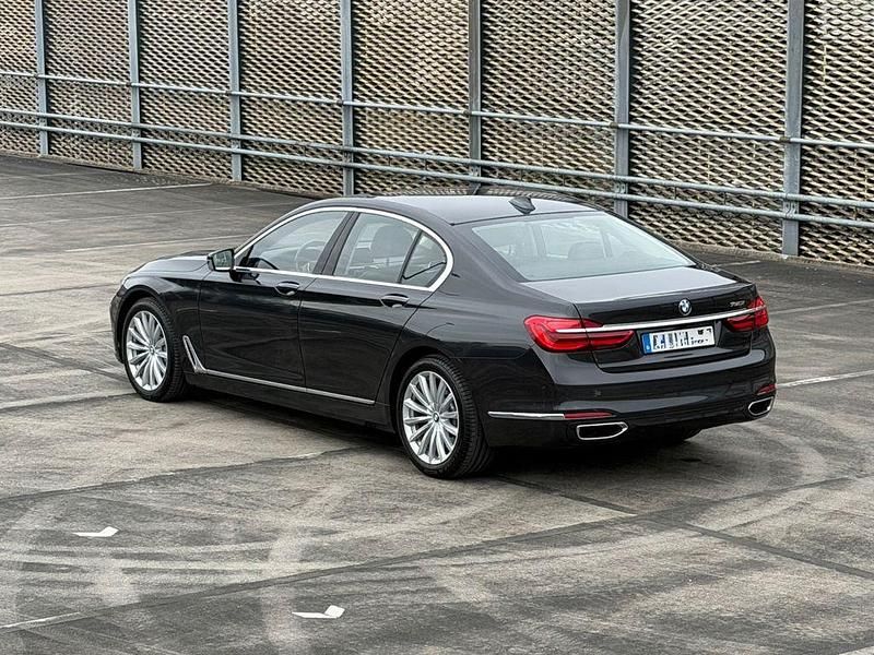 Gebraucht BMW 750 449 PS (330 kW) 2016 Schwarz Limousine