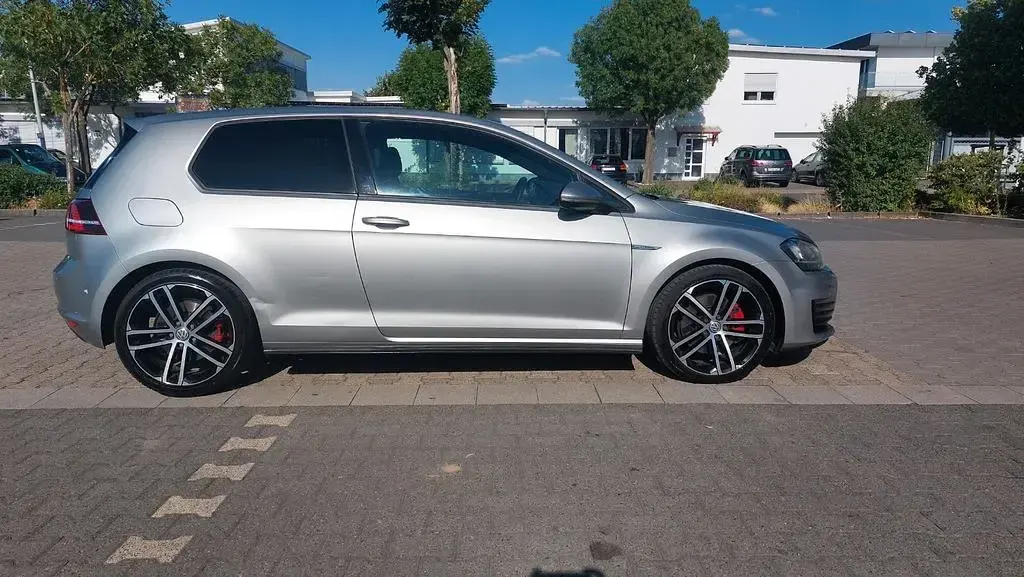 Gebraucht VW Golf VII Sound 184 PS (135 kW) 2015 Gold Limousine