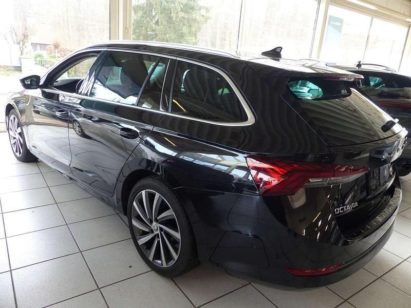 Gebraucht Skoda Octavia Style 150 PS (110 kW) 2022 Schwarzmagic perleffekt Kombi