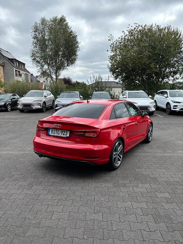 Rot Gebraucht 2018 Audi A3 Sport Limousine | 15.000 € (Guter Preis) - Bild 1/4