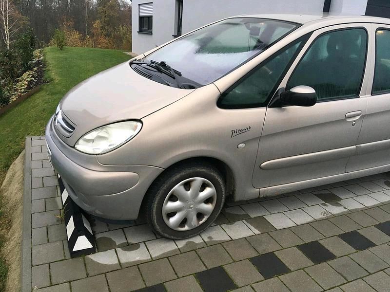Silber Gebraucht 2004 Citroën Xsara Picasso Van / Kleinbus | 1.700 € - Bild 1/4