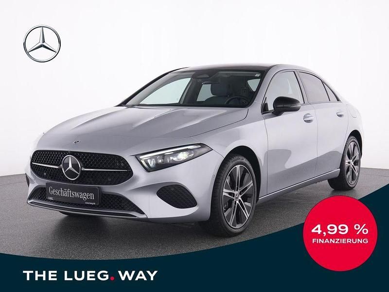 Silber metalliclack hightechsi Gebraucht 2024 Mercedes A250 Progressive Limousine | 35.485 € (Teuer) - Bild 1/4