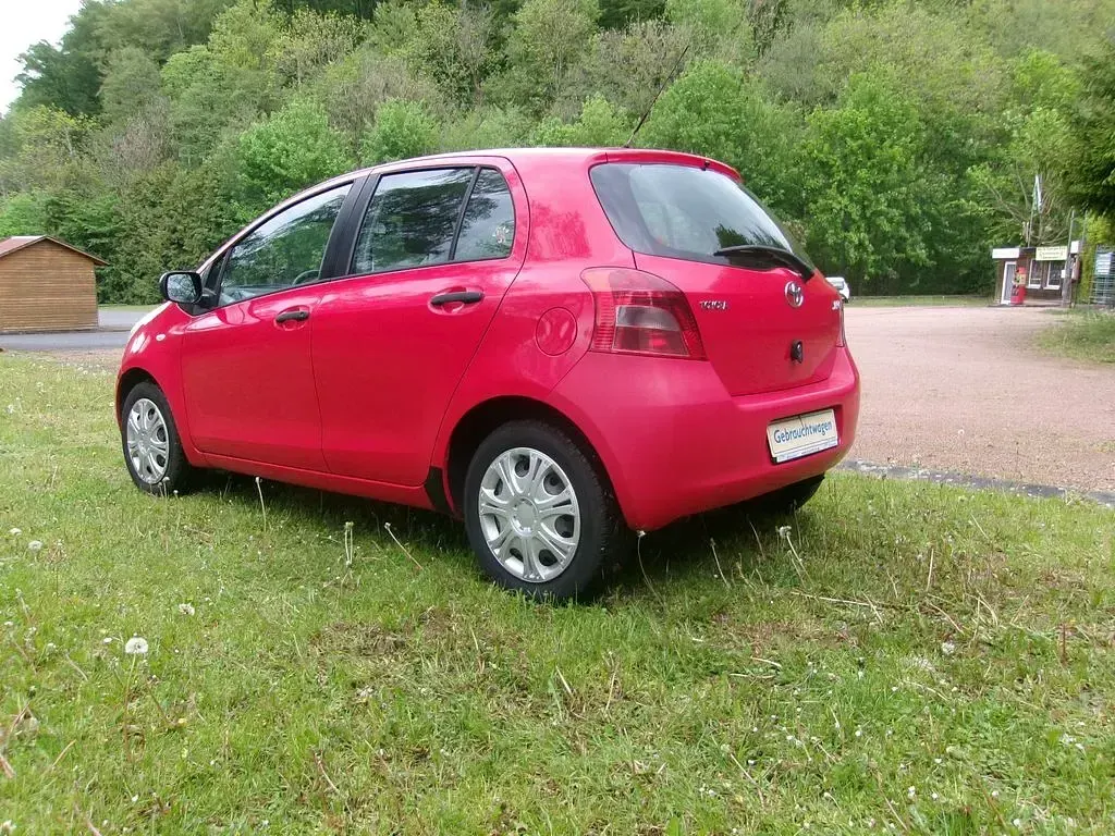 Gebraucht Toyota Yaris Cool 87 PS (63 kW) 2008 Rot Kleinwagen