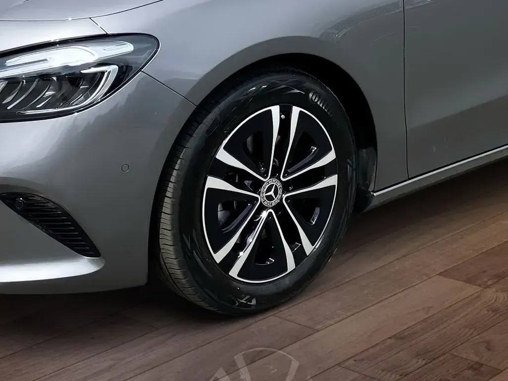 Gebraucht Mercedes B200 Progressive 163 PS (119 kW) 2025 Grau Kleinwagen