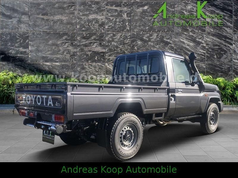 Neu Toyota Land Cruiser 231 PS (169 kW) 2026 Grau SUV