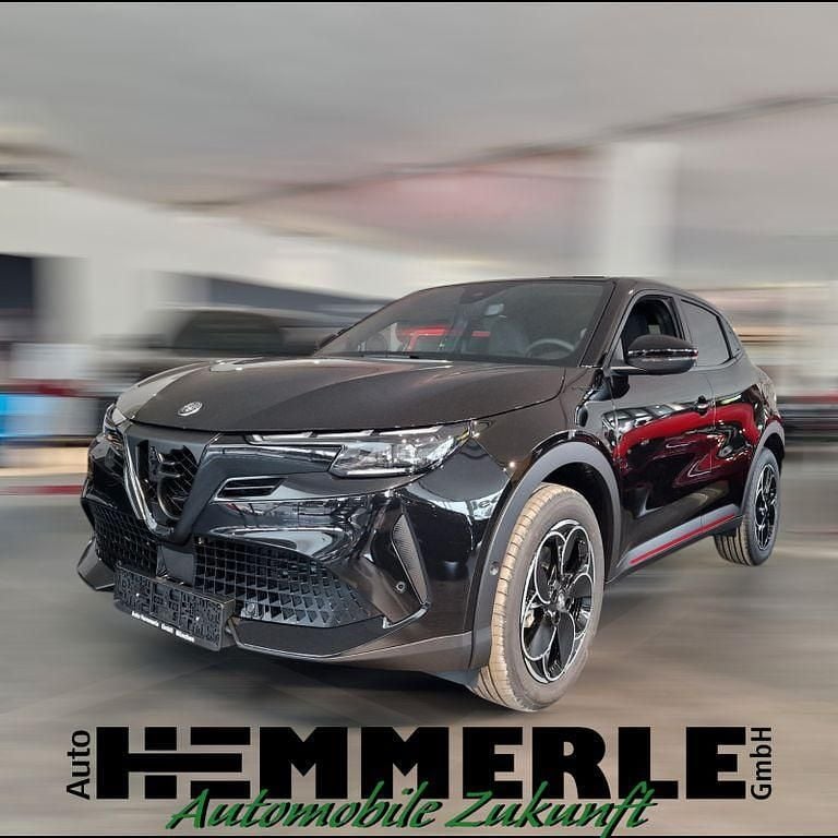 Neu Alfa Romeo GT Junior Edizione Speciale 136 PS (100 kW) 2026 Schwarz SUV
