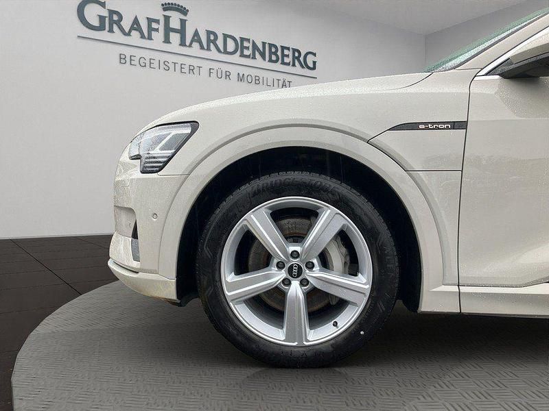 Second-hand Audi e-tron Advanced 300 kW (408 CP) 2021 Galben SUV