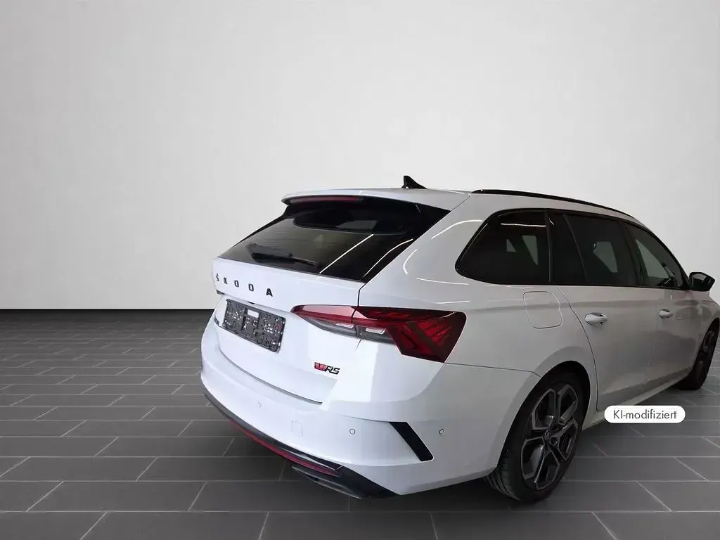 Gebraucht Skoda Octavia RS 245 PS (180 kW) 2024 Moonweiß perleffekt Kombi