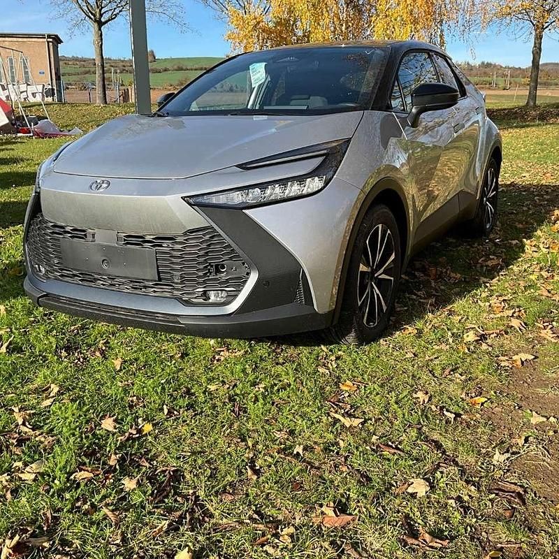 Neu Toyota C-HR 197 PS (144 kW) 2025 Shimmeringsilber SUV