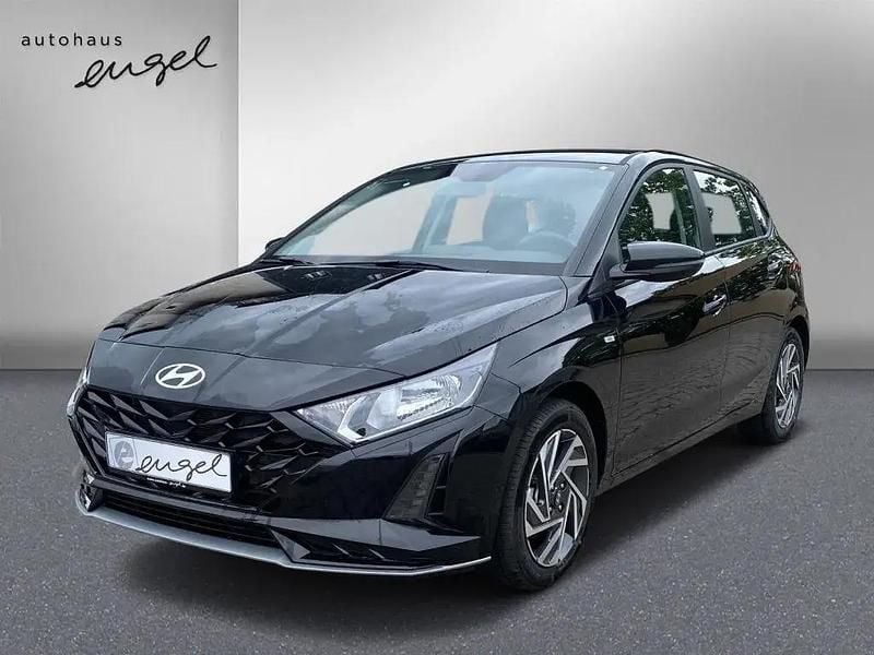 Phantom black mineraleffekt Gebraucht 2024 Hyundai i20 Trend Kleinwagen | 18.890 € (Fairer Preis) - Bild 1/4