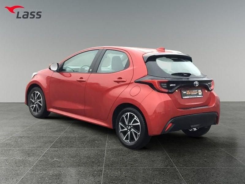 Gebraucht Toyota Yaris Hybrid Team 116 PS (85 kW) 2022 Rot Limousine