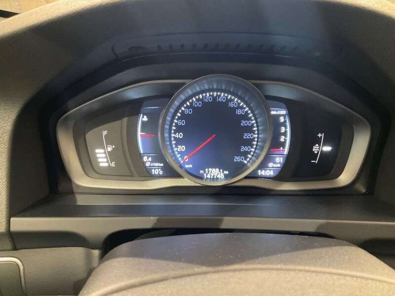 Grau Gebraucht 2016 Volvo V60 Business Edition Kombi | 12.422 € (Fairer Preis) - Bild 1/4
