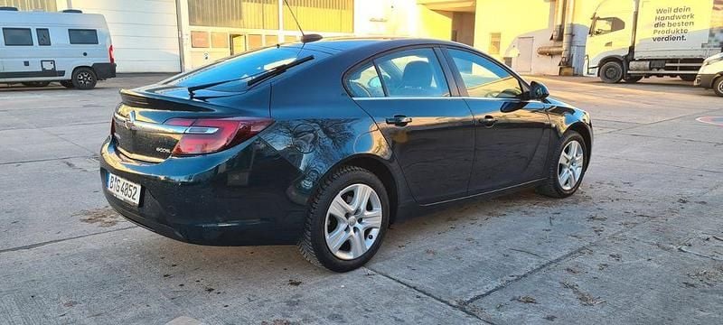 Gebraucht Opel Insignia Edition 140 PS (102 kW) 2017 Grün Limousine