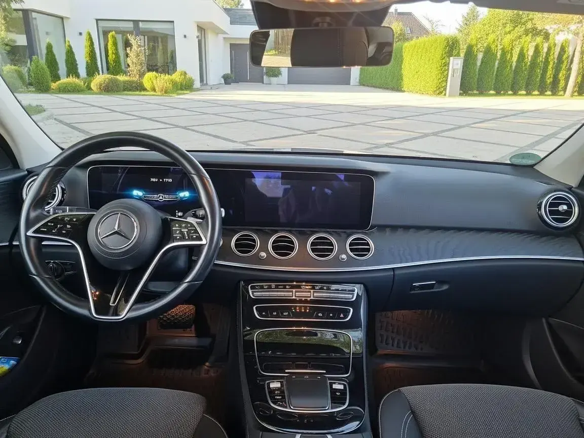 Gebraucht Mercedes E220 194 PS (142 kW) 2020 Silber Limousine
