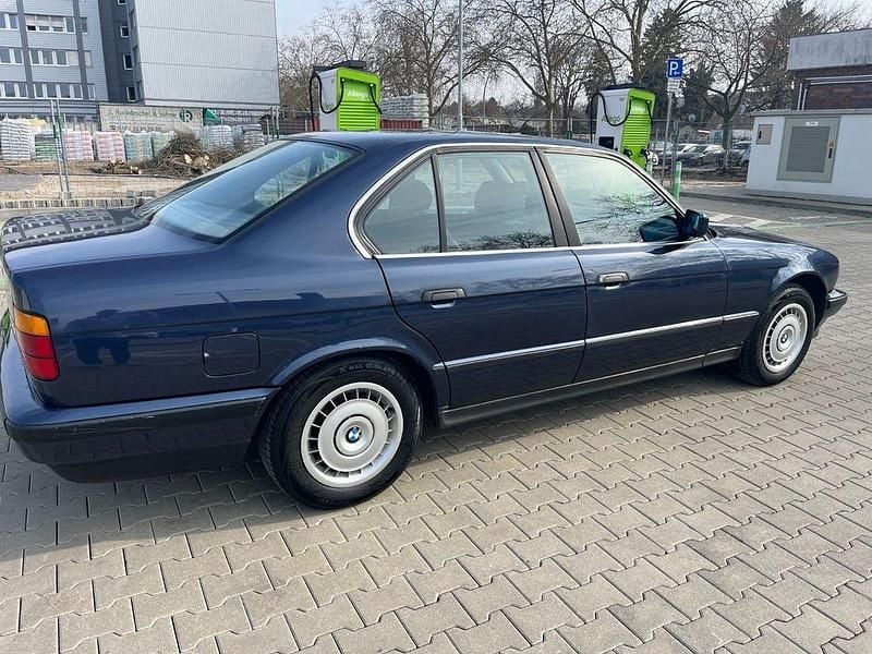 Gebraucht BMW 525 192 PS (141 kW) 1990 Blau Limousine