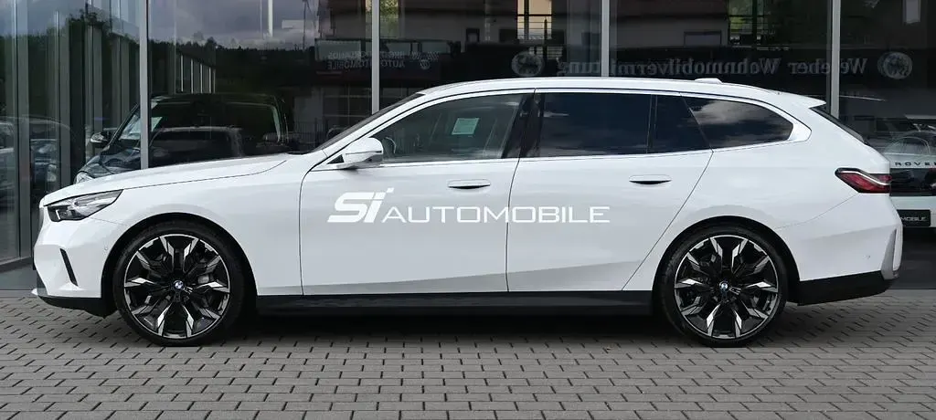 Gebraucht BMW 540 Performance 303 PS (222 kW) 2025 Weiß Kombi