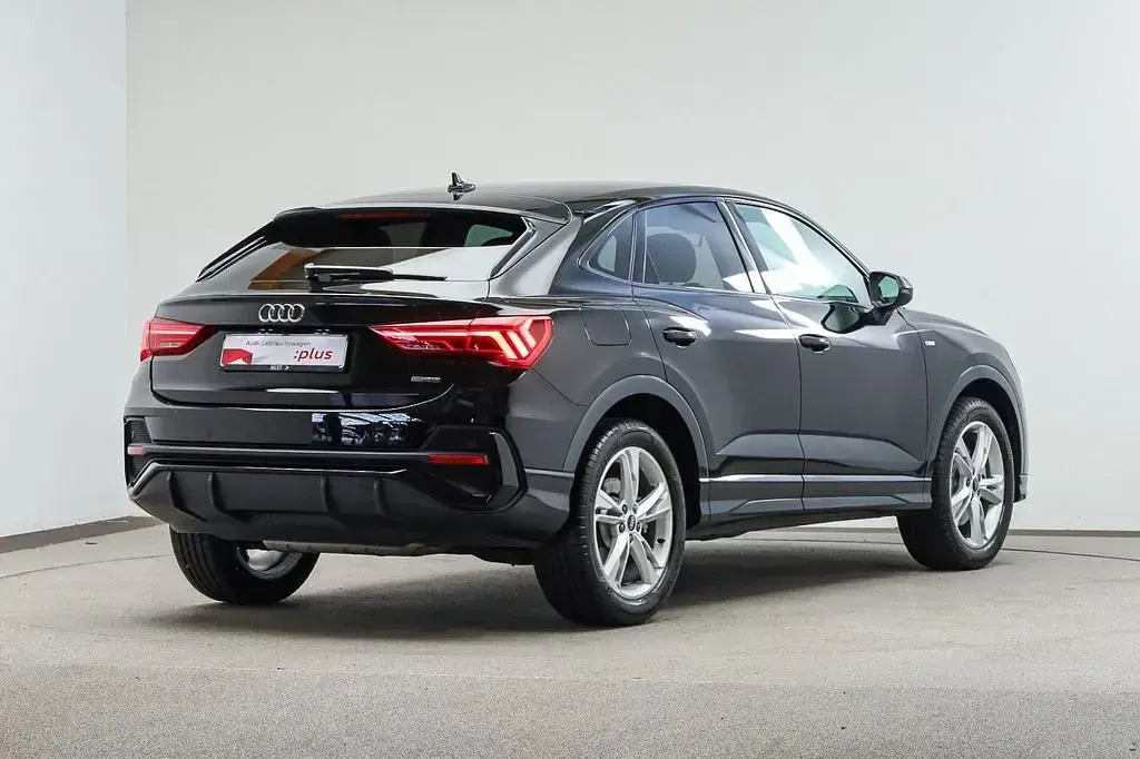 Gebraucht Audi Q3 Sportback S-Line 190 PS (139 kW) 2023 Mythosschwarz metallic SUV