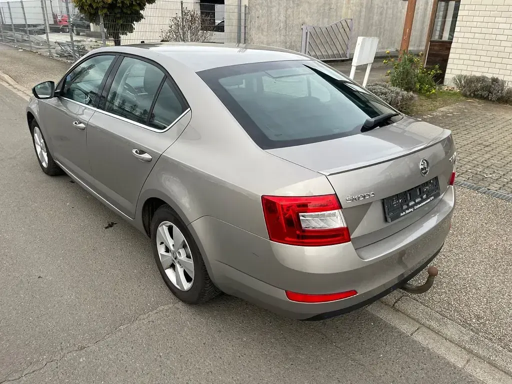 Gebraucht Skoda Octavia Elegance 179 PS (131 kW) 2014 Braun Kombi