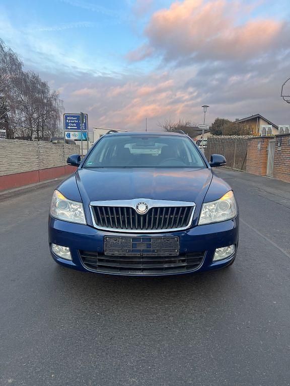 Blau Gebraucht 2010 Skoda Octavia Classic Kombi | 3.300 € (Fairer Preis) - Bild 1/4