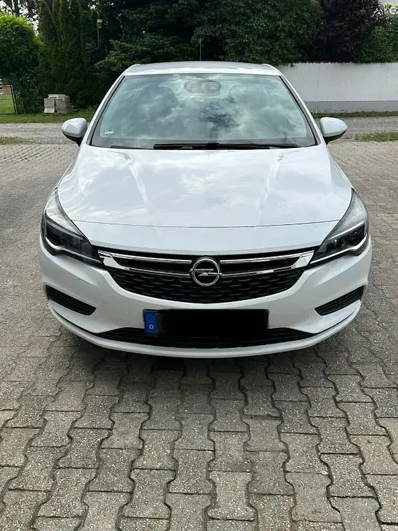 Gebraucht Opel Astra 105 PS (77 kW) 2016 Weiß Limousine