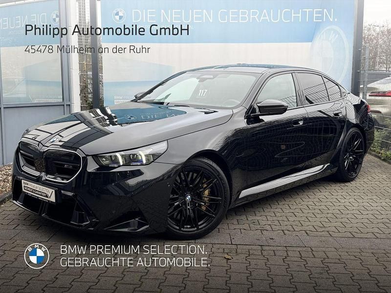 Black sapphire metallic Gebraucht 2024 BMW M5 Performance Limousine | 132.880 € (Fairer Preis) - Bild 1/4