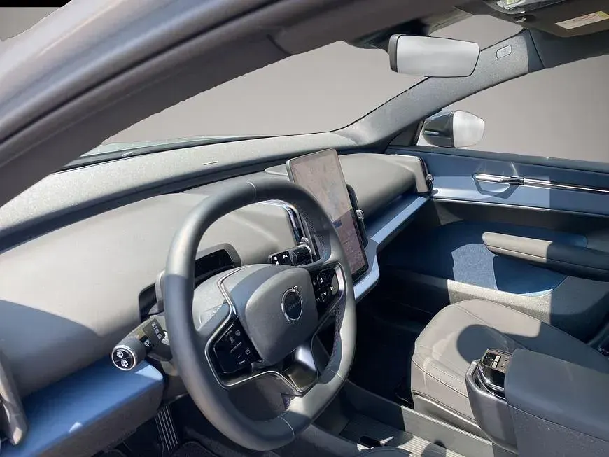Gebraucht Volvo EX30 Plus 200 kW (272 PS) 2025 Manufacturer SUV