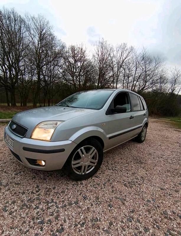 Silber Gebraucht 2003 Ford Fusion Kleinwagen | 300 € - Bild 1/4