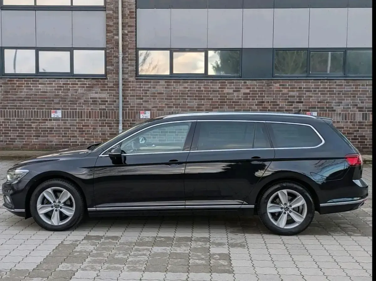 Gebraucht VW Passat Elegance 150 PS (110 kW) 2021 Schwarz Kombi