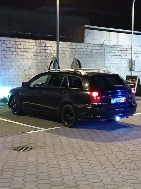 Schwarz Gebraucht 2006 Toyota Avensis Executive Kombi | 1.690 € (Guter Preis) - Bild 1/4