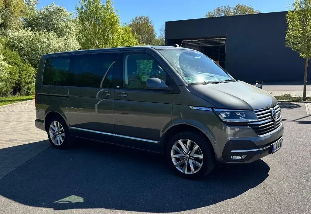 Second-hand VW Multivan 204 CP (150 kW) 2022 Gri Monovolum
