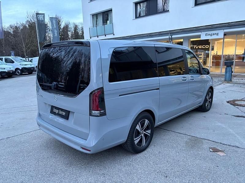 Gebraucht Mercedes EQV300 150 kW (204 PS) 2024 Grau Van / Kleinbus