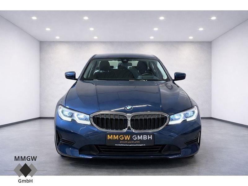 Gebraucht BMW 330e Advantage 252 PS (185 kW) 2021 Phytonicblau metallic Limousine
