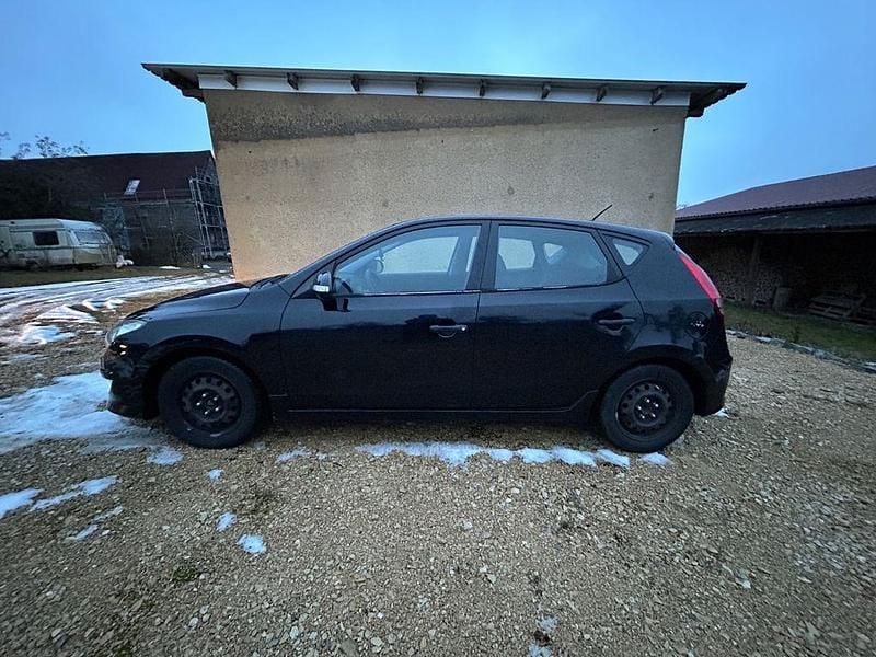 Gebraucht Hyundai i30 Classic 90 PS (66 kW) 2011 Schwarz Limousine