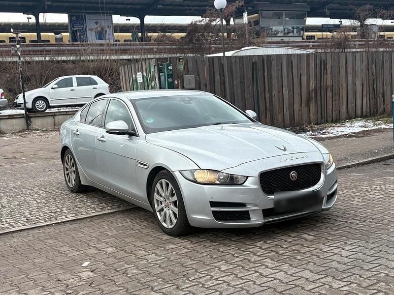 Gebraucht Jaguar XE 150 PS (110 kW) 2015 Silber Limousine